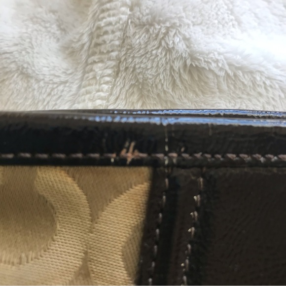 Coach Signature Madison Op Art Large Wristlet. - Picture 8 of 9